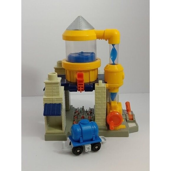 Fisher-Price GeoTrax Rail & Road System Water Works Fill Co Tower Tank - Picture 3 of 5